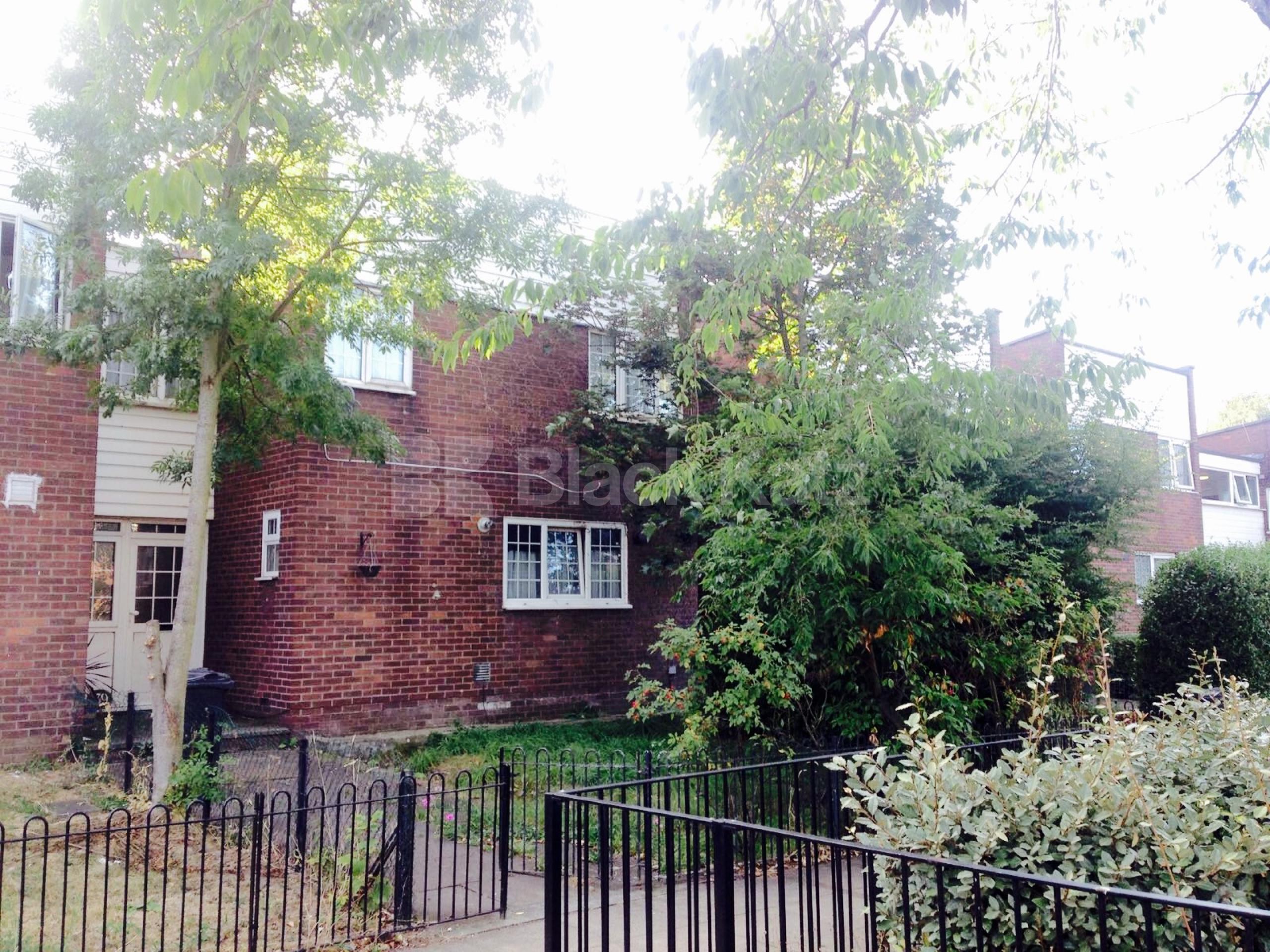 			LET , 4 Bedroom, 1 bath, 1 reception House			 Vibart Gardens, Brixton SW2