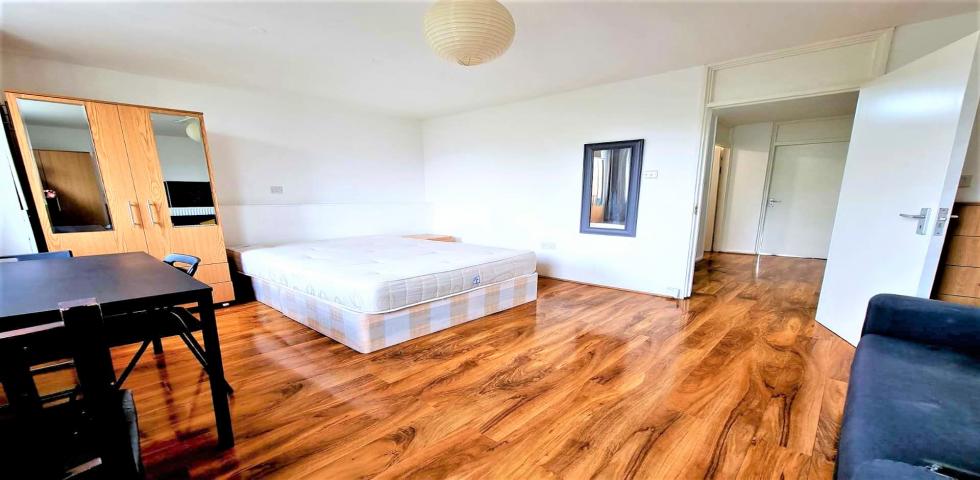 			4 Bedroom, 2 bath, 1 reception Flat			 Downfield Close , Maida Vale 