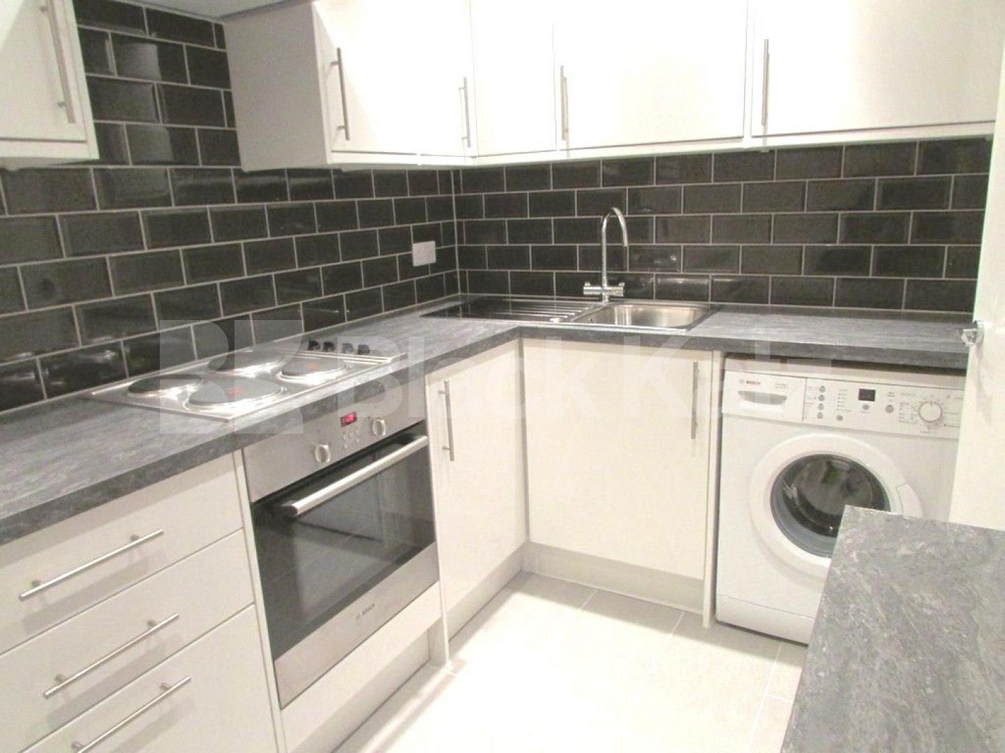			NEW INSTRUCTION!, 2 Bedroom, 1 bath, 1 reception Flat			 Euston Road, EUSTON