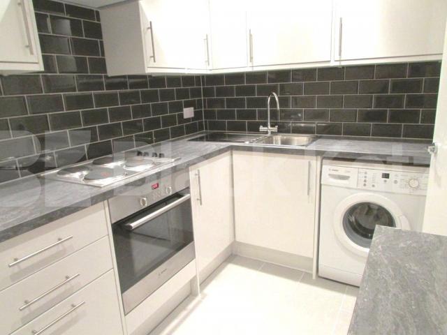 			NEW INSTRUCTION!, 2 Bedroom, 1 bath, 1 reception Flat			 Euston Road, EUSTON
