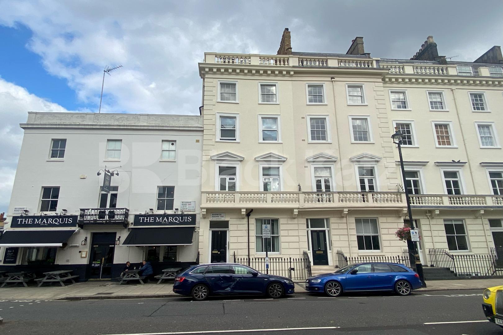 Bright studio in Victoria Warwick Square , Pimlico