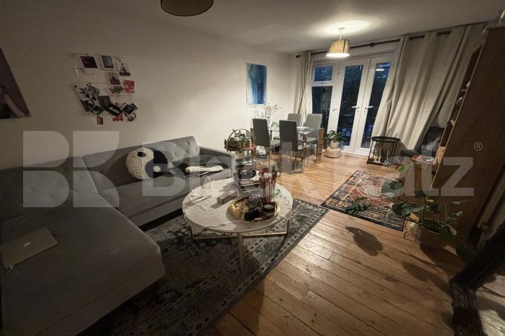 Prime location on the corner of the ever popular Bermondsey Street  Three Bridges, Whites Grounds, London Bridge