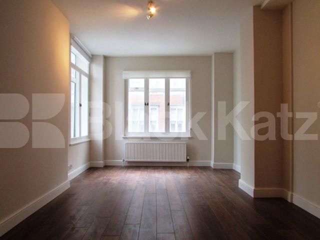 			NEW INSTRUCTION!, 2 Bedroom, 1 bath, 1 reception Flat			 Euston Road, EUSTON