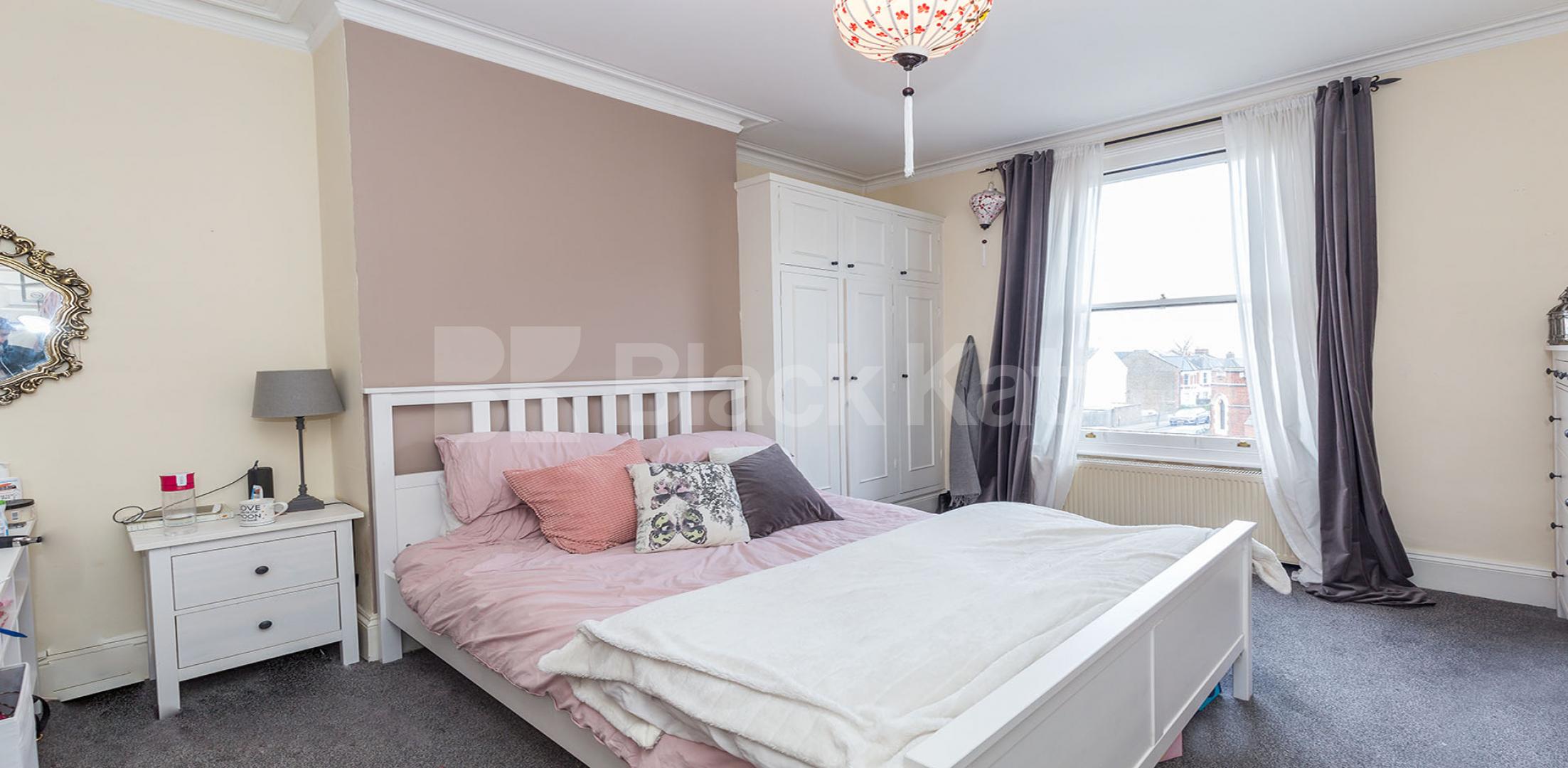 			NEW INSTRUCTION!, 2 Bedroom, 1 bath, 1 reception Flat			 Womersley Road, CROUCH END