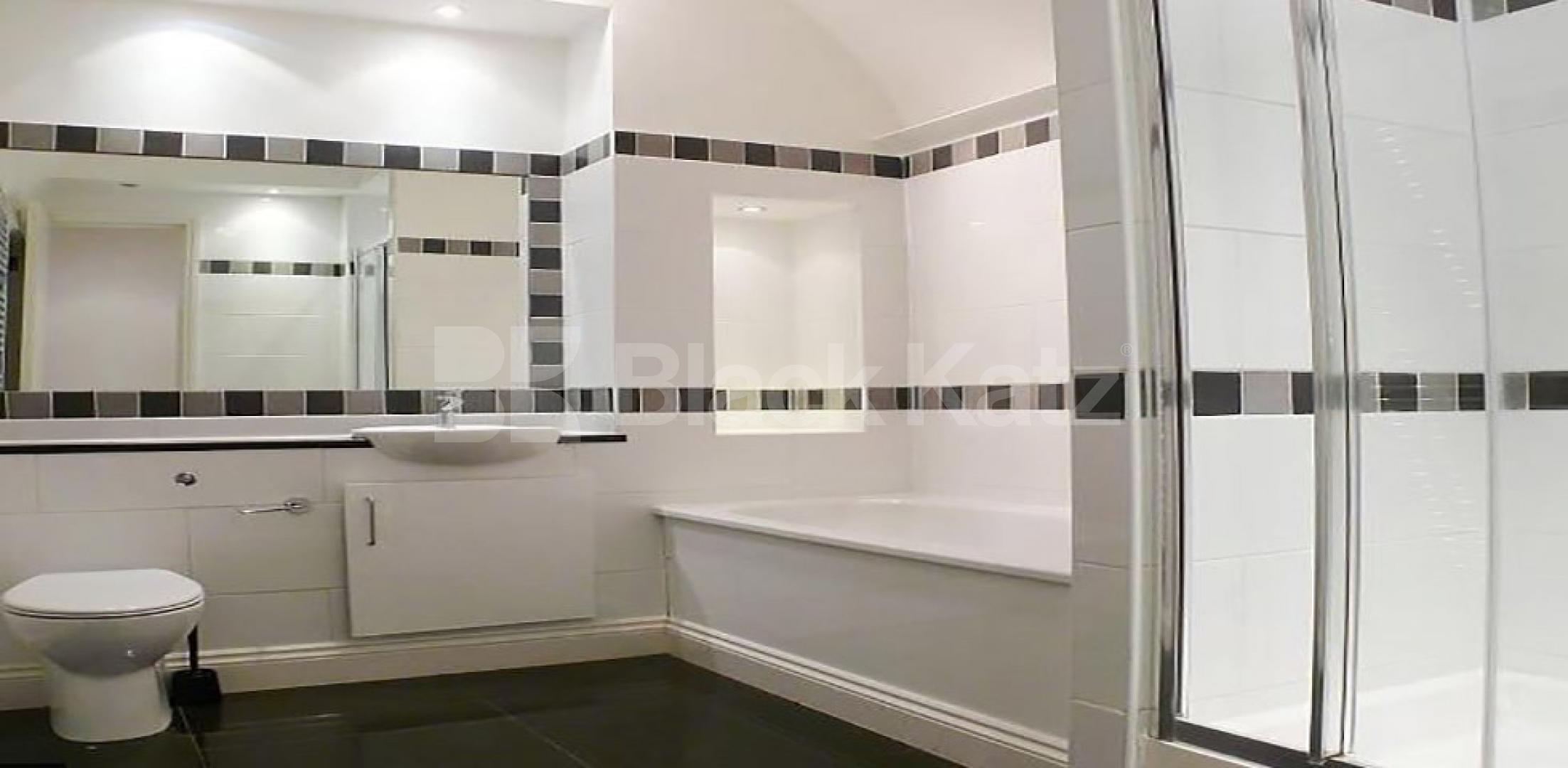 			LARGE 4 BED IN CENTRAL LONDON!, 4 Bedroom, 1 bath, 1 reception Mews House			 Weymouth Mews, MARYLEBONE