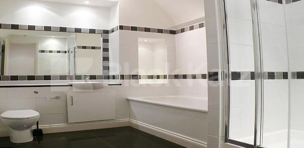 			LARGE 4 BED IN CENTRAL LONDON!, 4 Bedroom, 1 bath, 1 reception Mews House			 Weymouth Mews, MARYLEBONE