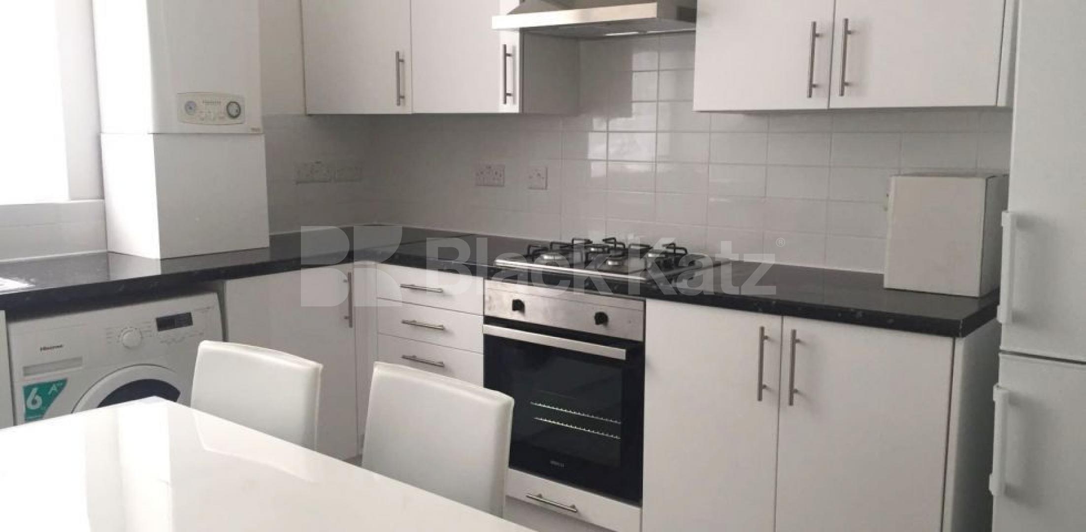 			NEWLY REFURBISHED 3/4 BED!, 3 Bedroom, 1 bath, 1 reception Flat			 Camden High Street, CAMDEN