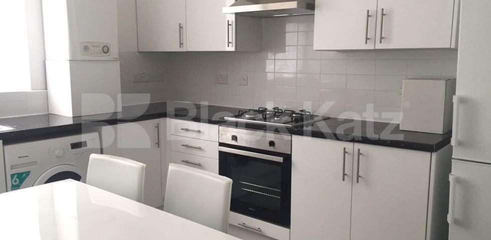			NEWLY REFURBISHED 3/4 BED!, 3 Bedroom, 1 bath, 1 reception Flat			 Camden High Street, CAMDEN