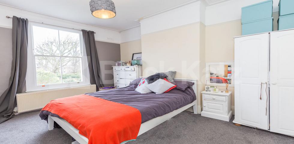 			NEW INSTRUCTION!, 2 Bedroom, 1 bath, 1 reception Flat			 Womersley Road, CROUCH END