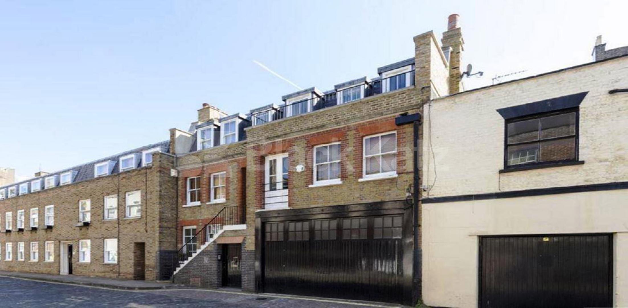 			LARGE 4 BED IN CENTRAL LONDON!, 4 Bedroom, 1 bath, 1 reception Mews House			 Weymouth Mews, MARYLEBONE