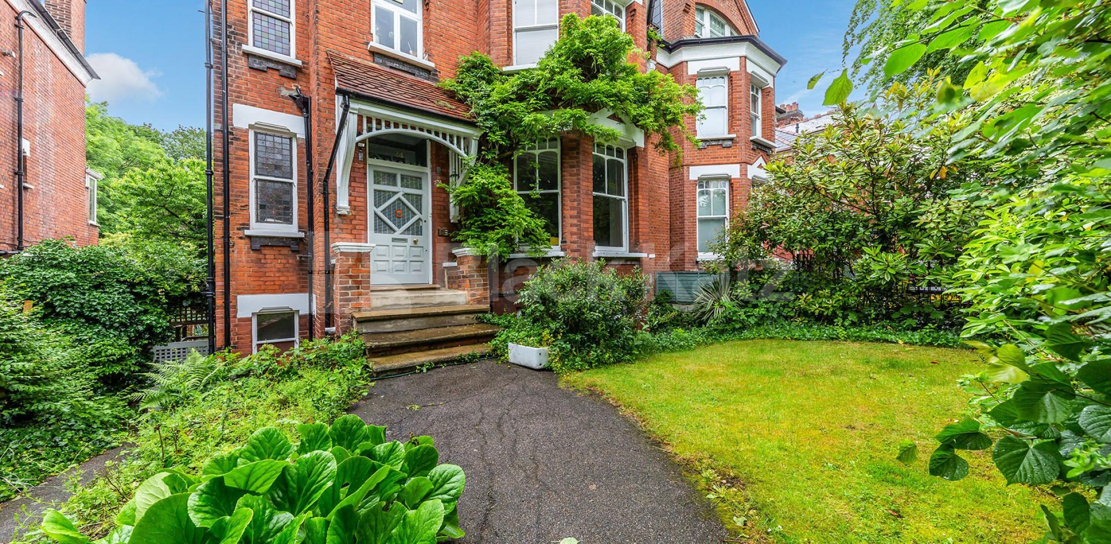 			Studio Apartment, 1 bath, 1 reception Studio			 Avenue Road, CROUCH END