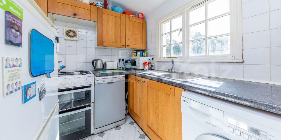 			WHOLE HOUSE!, 3 Bedroom, 1 bath, 1 reception House			 Trinity Road, East Finchley
