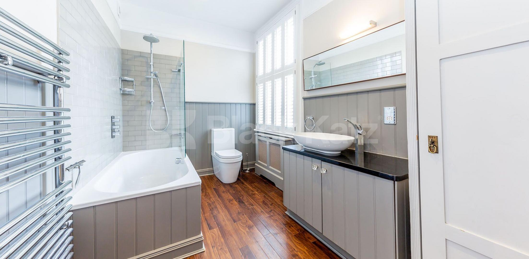 			WHOLE HOUSE WITH A GARDEN, 4 Bedroom, 1 bath, 1 reception House			 Chase Side, Enfield