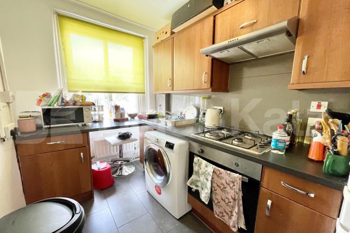 Bright & airy with stunning roof terrace with far reaching views of London Waleran Flats Old Kent Road, Borough/London Bridge