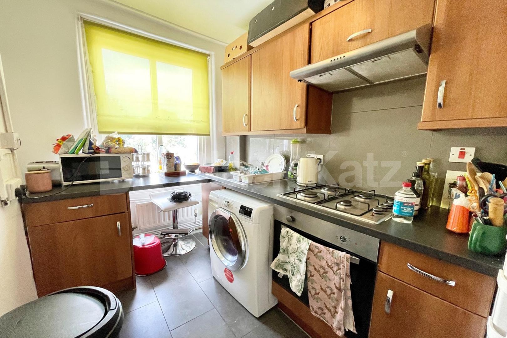 Bright & airy with stunning roof terrace with far reaching views of London Waleran Flats Old Kent Road, Borough/London Bridge
