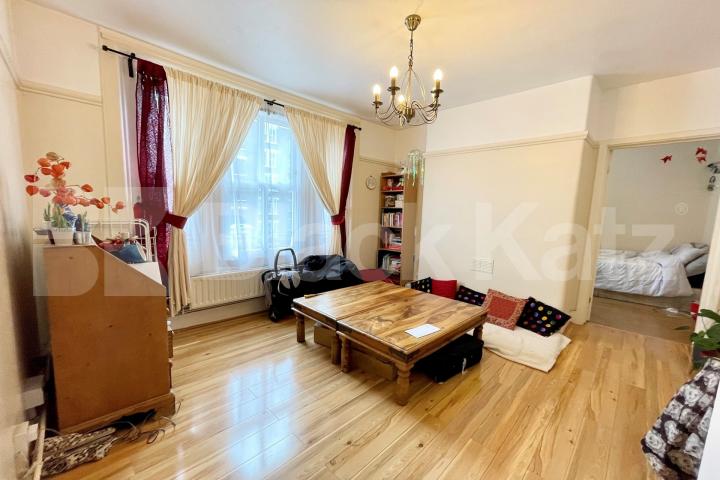 Bright & airy with stunning roof terrace with far reaching views of London Waleran Flats Old Kent Road, Borough/London Bridge