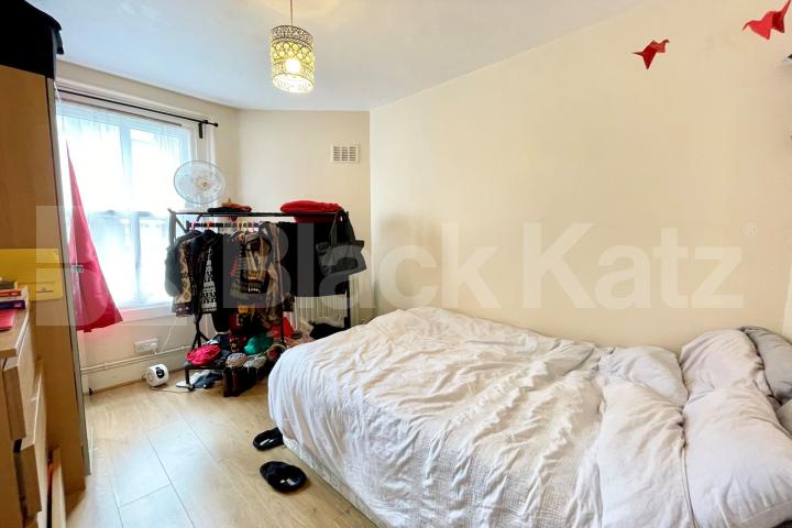Bright & airy with stunning roof terrace with far reaching views of London Waleran Flats Old Kent Road, Borough/London Bridge