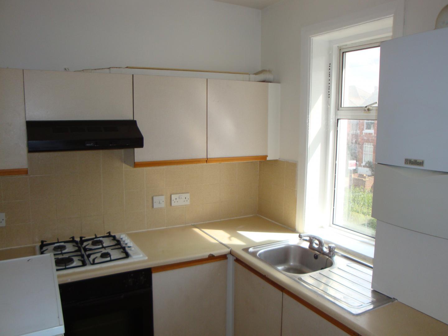 			VIEWINGS ARE HIGHLY RECOMMENDED, 2 Bedroom, 1 bath, 1 reception Flat			 Walm Lane, WILLESDEN GREEN NW2