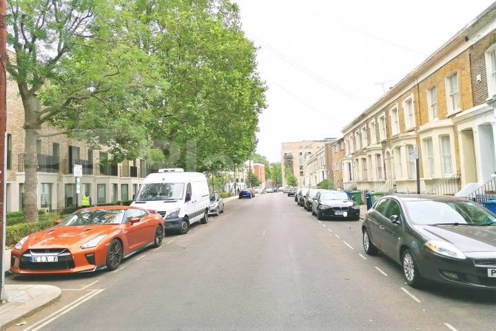 Duplex period conversion on a beautiful tree lined street Wansey Street, London Bridge