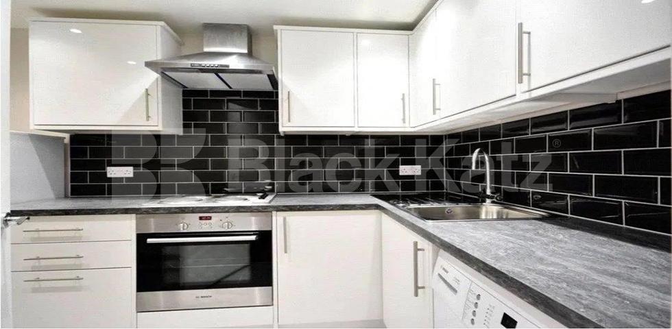 Recently refurbished two bed in Euston mins to ucl & uch  Euston Road, Euston