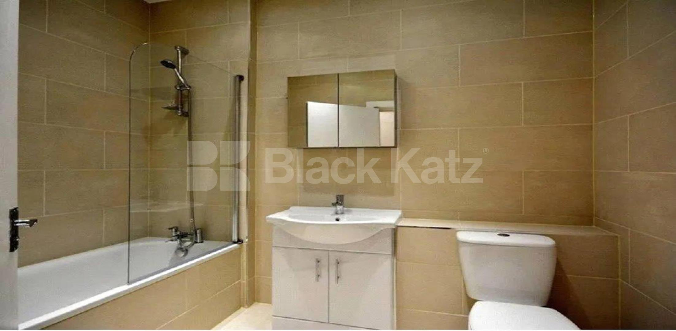 Recently refurbished two bed in Euston mins to ucl & uch  Euston Road, Euston