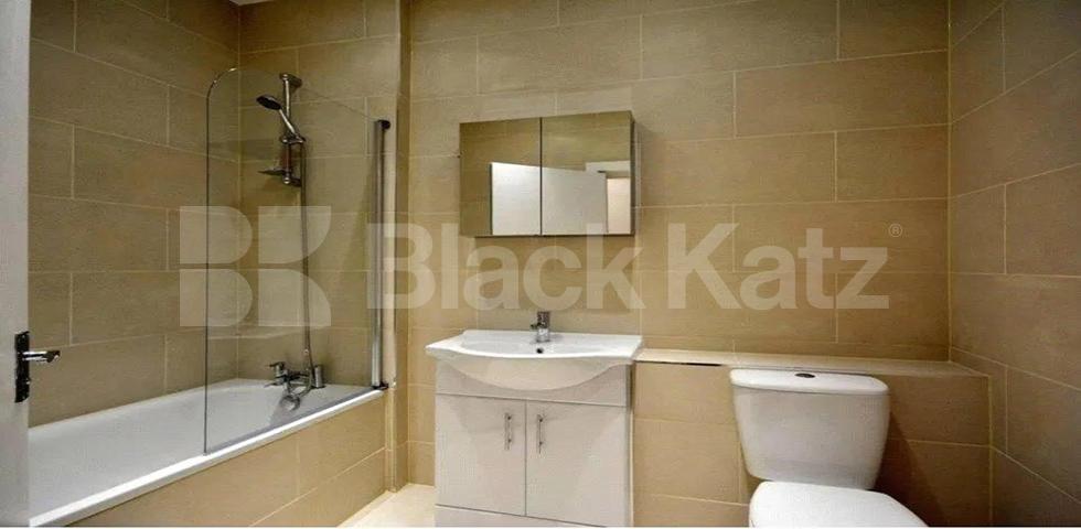 Recently refurbished two bed in Euston mins to ucl & uch  Euston Road, Euston