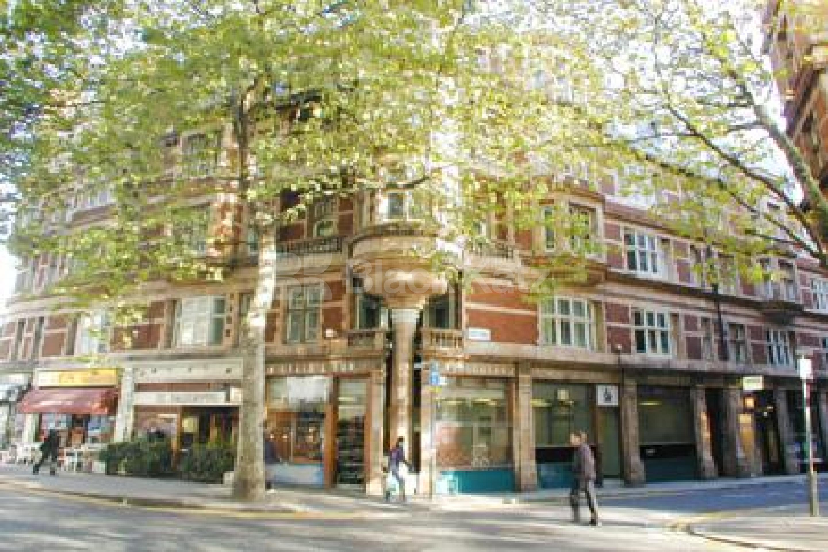 			NEW INSTRUCTION-IDEAL FOR 4 SHARERS!, 3 Bedroom, 1 bath, 1 reception Flat			 Grape Street, COVENT GARDEN WC2