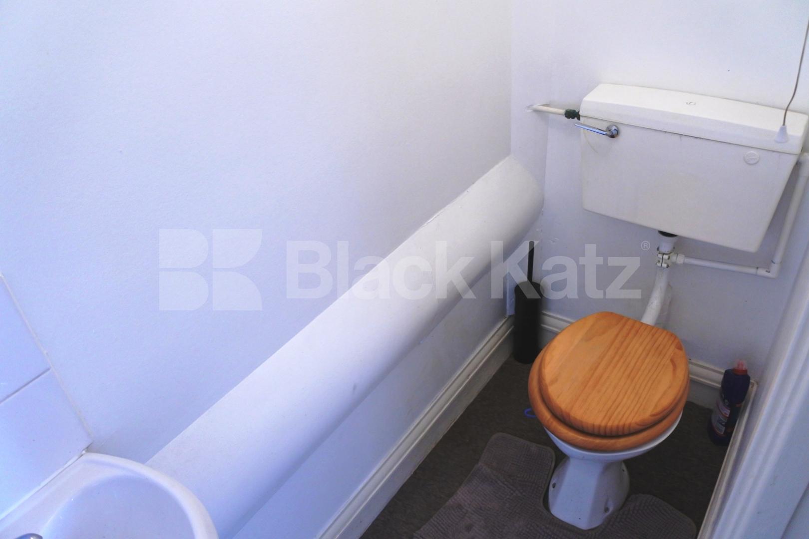 			2 Bedroom, 1 bath, 1 reception Flat			 Campsbourne Road, Hornsey