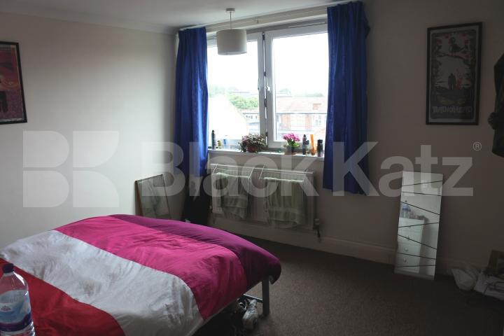 			2 Bedroom, 1 bath, 1 reception Flat			 Campsbourne Road, Hornsey