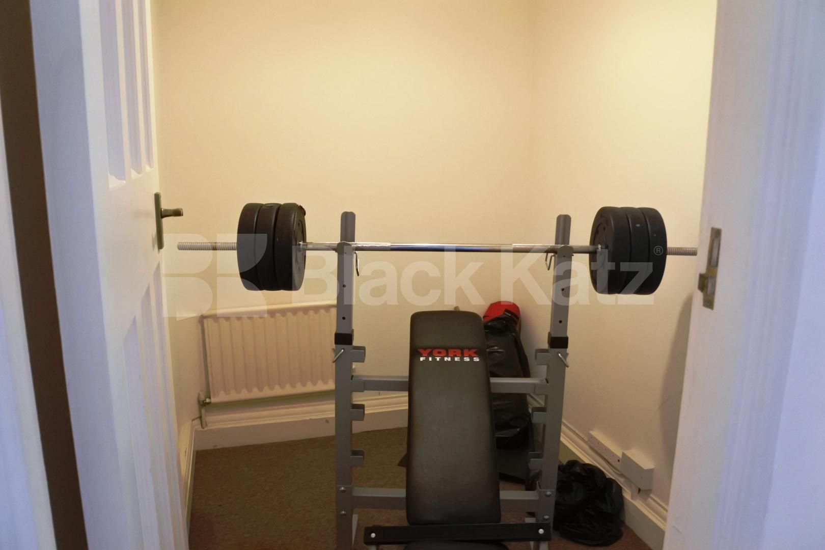 			2 Bedroom, 1 bath, 1 reception Flat			 Campsbourne Road, Hornsey