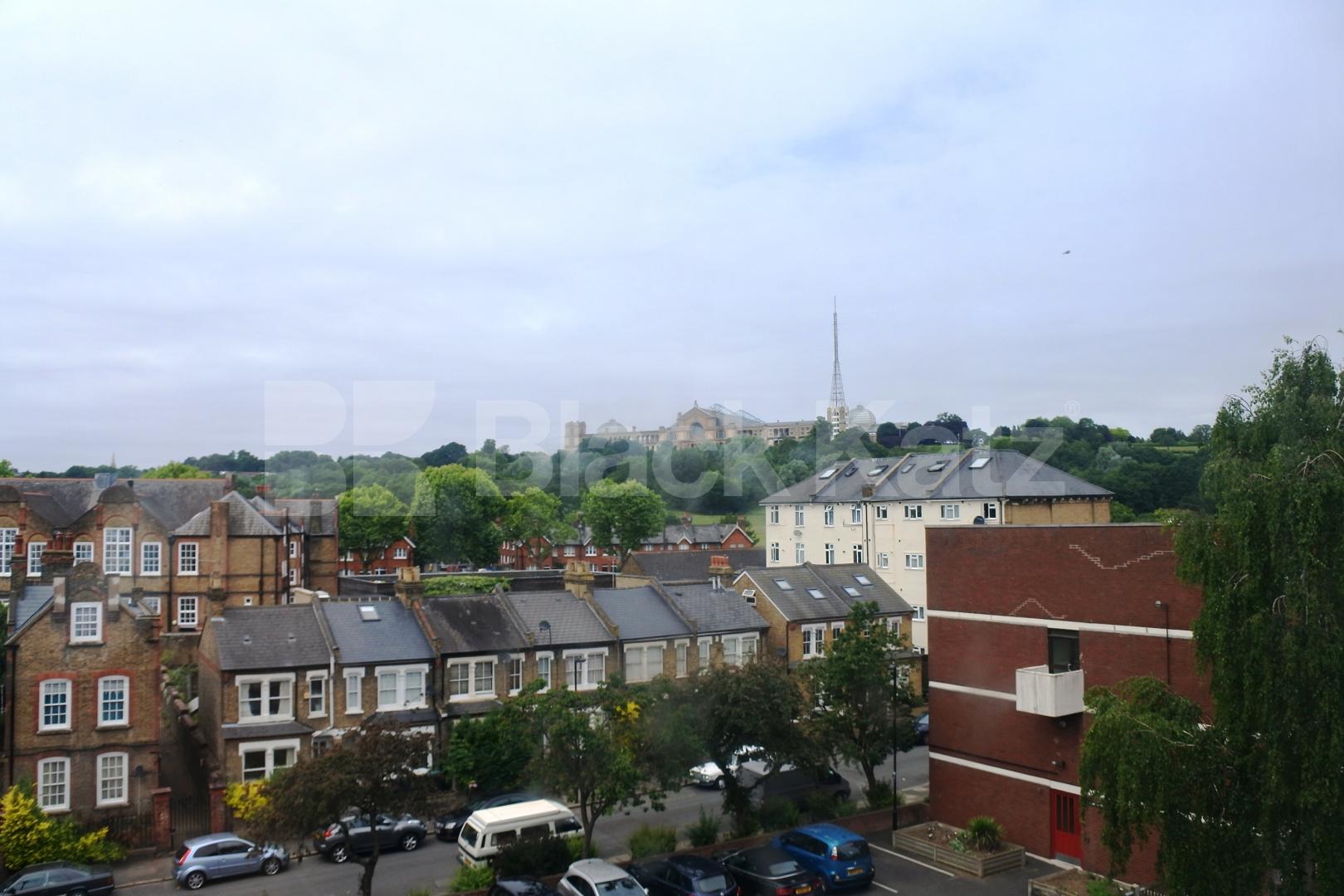 			2 Bedroom, 1 bath, 1 reception Flat			 Campsbourne Road, Hornsey