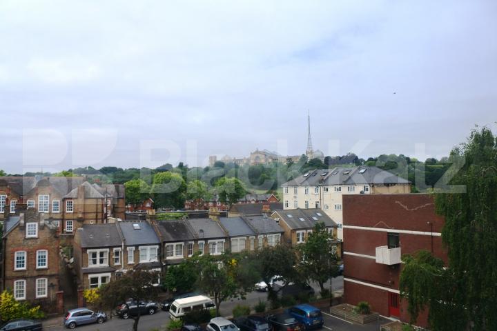 			2 Bedroom, 1 bath, 1 reception Flat			 Campsbourne Road, Hornsey