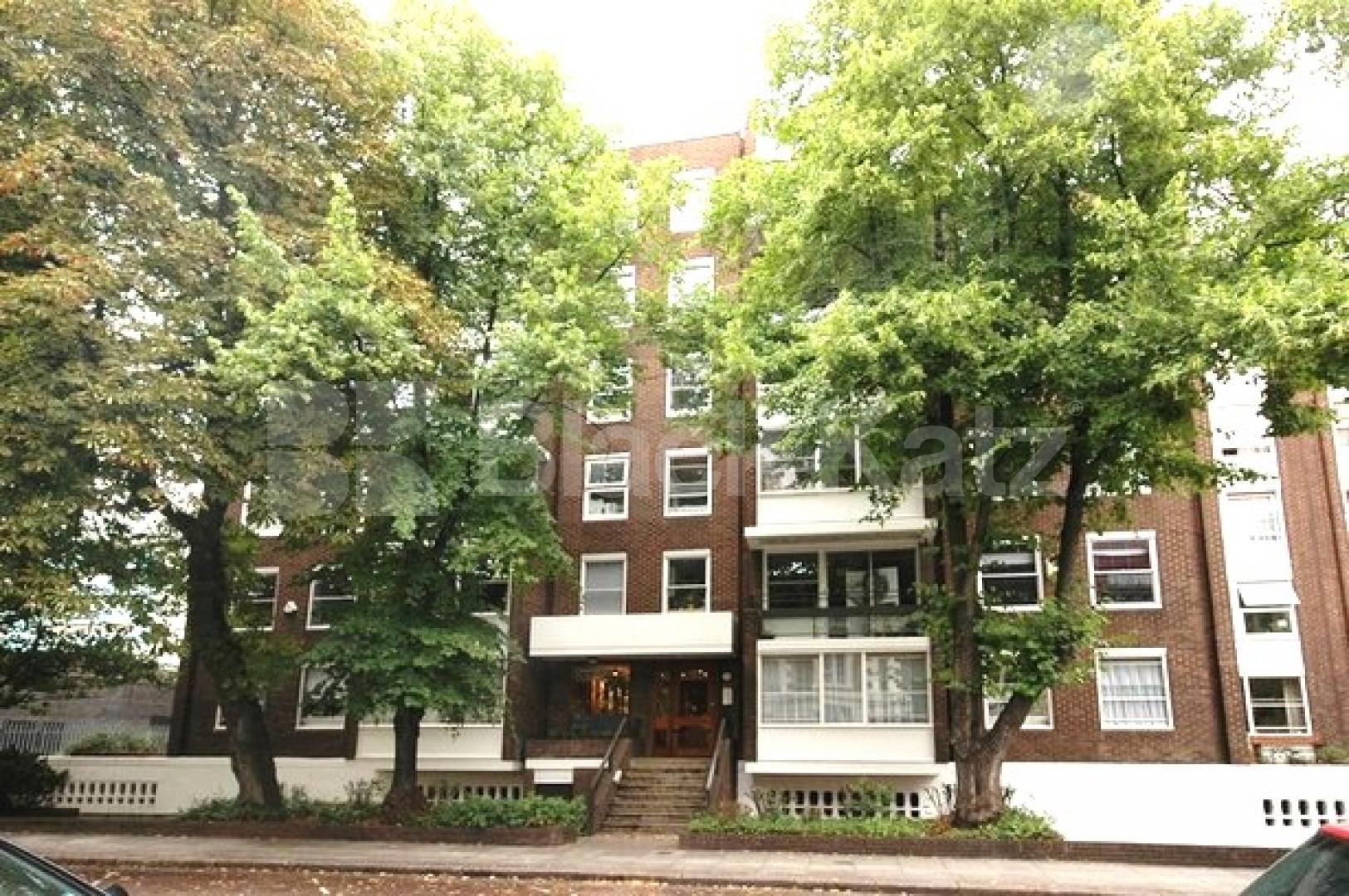 			NEW INSTRUCTION!, 2 Bedroom, 1 bath, 1 reception Flat			 Darwin Court, Gloucester Avenue, REGENTS PARK