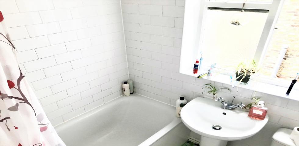 			1 Bedroom, 1 bath, 1 reception Flat			 Ashmore Road, MAIDA VALE / QUEENS PARK