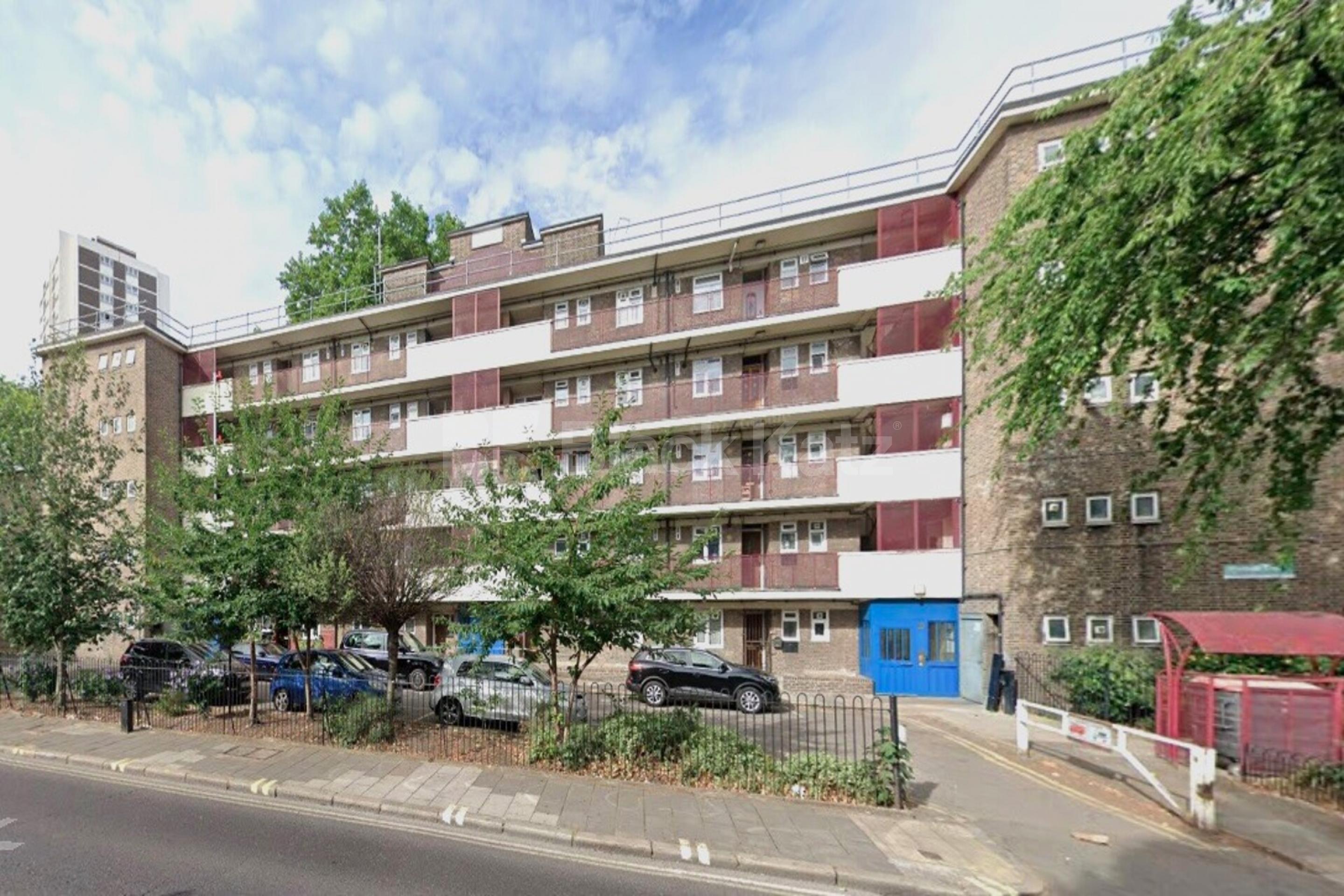 2 bedroom perfect for 3 sharers Located within close proximity to Old Street  New North Road, Old Street N1