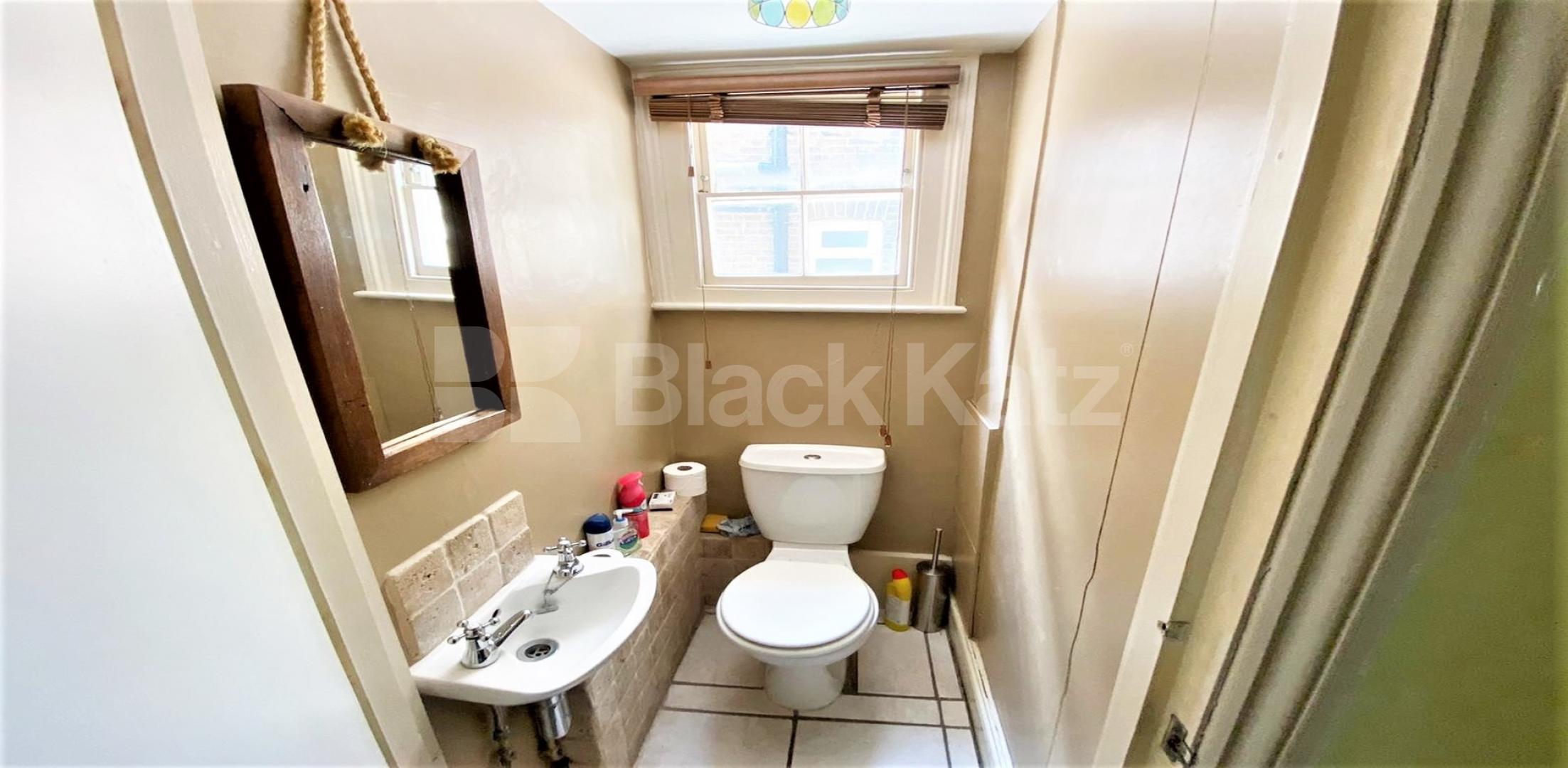 			4 Bedroom, 1 bath, 1 reception Flat			 Uxbridge Road , SHEPHERDS BUSH