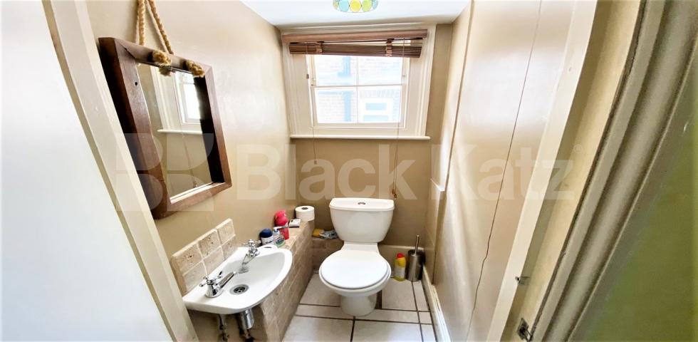 			4 Bedroom, 1 bath, 1 reception Flat			 Uxbridge Road , SHEPHERDS BUSH