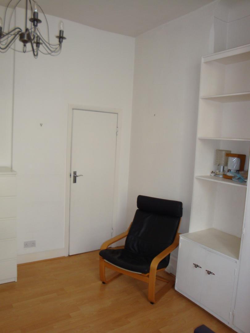 			NEW INSTRUCTION, Studio Apartment, 1 bath, 1 reception Studio			 West End Lane, WEST HAMPSTEAD