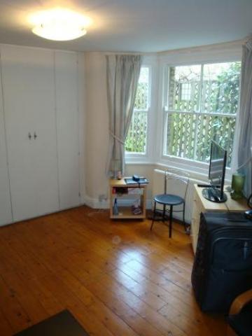 			Studio Apartment, 1 bath, 1 reception Studio			 West End Lane, WEST HAMPSTEAD