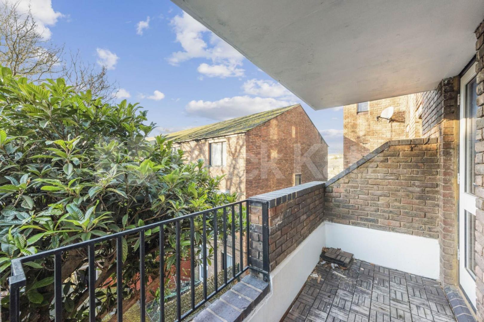 Newly refurbished to a high standard 2 bedroom property in the heart of Highbury Aubert Park, Highbury