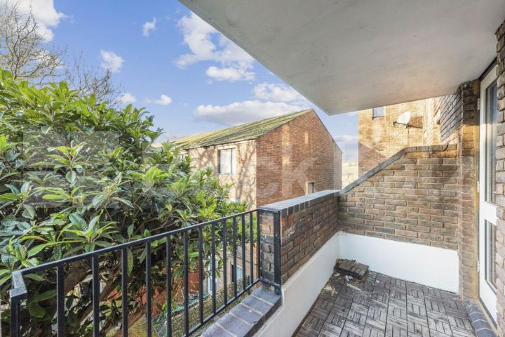 Newly refurbished to a high standard 2 bedroom property in the heart of Highbury Aubert Park, Highbury