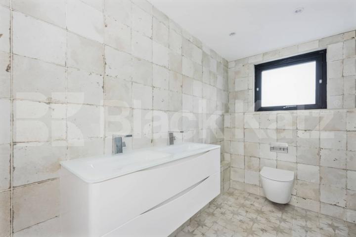 Newly refurbished to a high standard 2 bedroom property in the heart of Highbury Aubert Park, Highbury