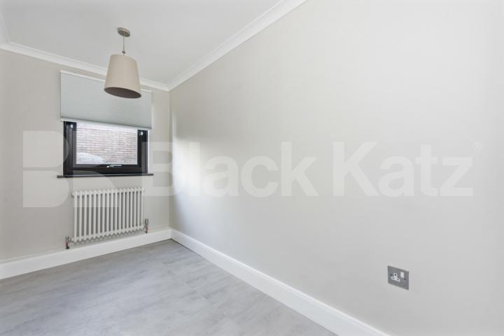 Newly refurbished to a high standard 2 bedroom property in the heart of Highbury Aubert Park, Highbury