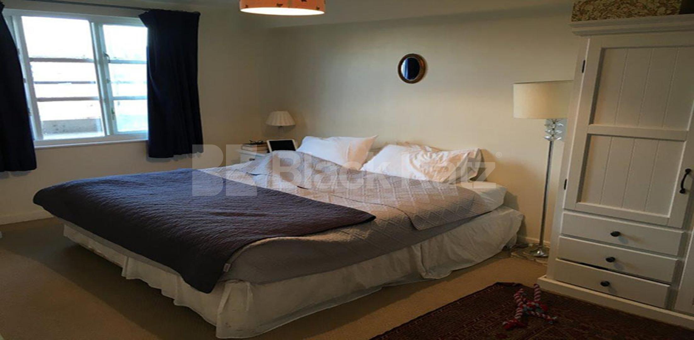 			UNDER OFFER, 2 Bedroom, 1 bath, 1 reception Penthouse			 Bridgewalk Heights, 80 Weston Street, London Bridge