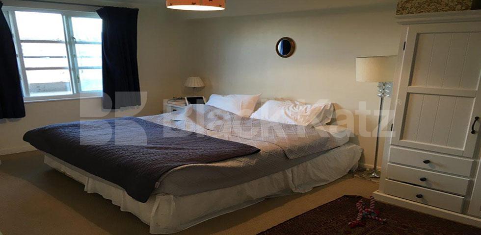 			UNDER OFFER, 2 Bedroom, 1 bath, 1 reception Penthouse			 Bridgewalk Heights, 80 Weston Street, London Bridge