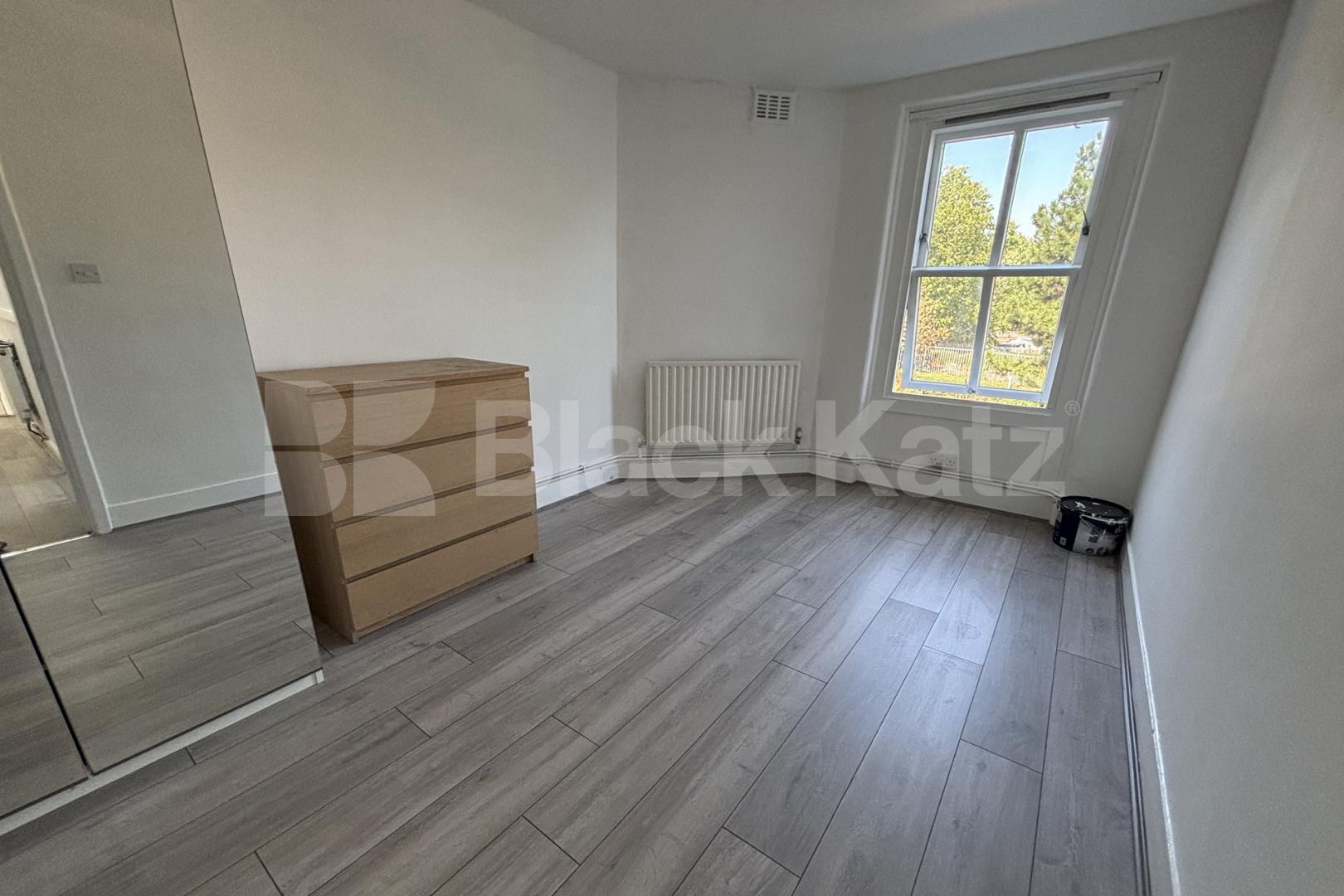 Bright & airy with stunning roof terrace with far reaching views of London Waleran Flats Old Kent Road, Borough/London Bridge