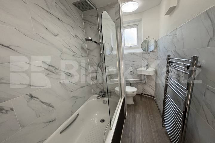 Bright & airy with stunning roof terrace with far reaching views of London Waleran Flats Old Kent Road, Borough/London Bridge