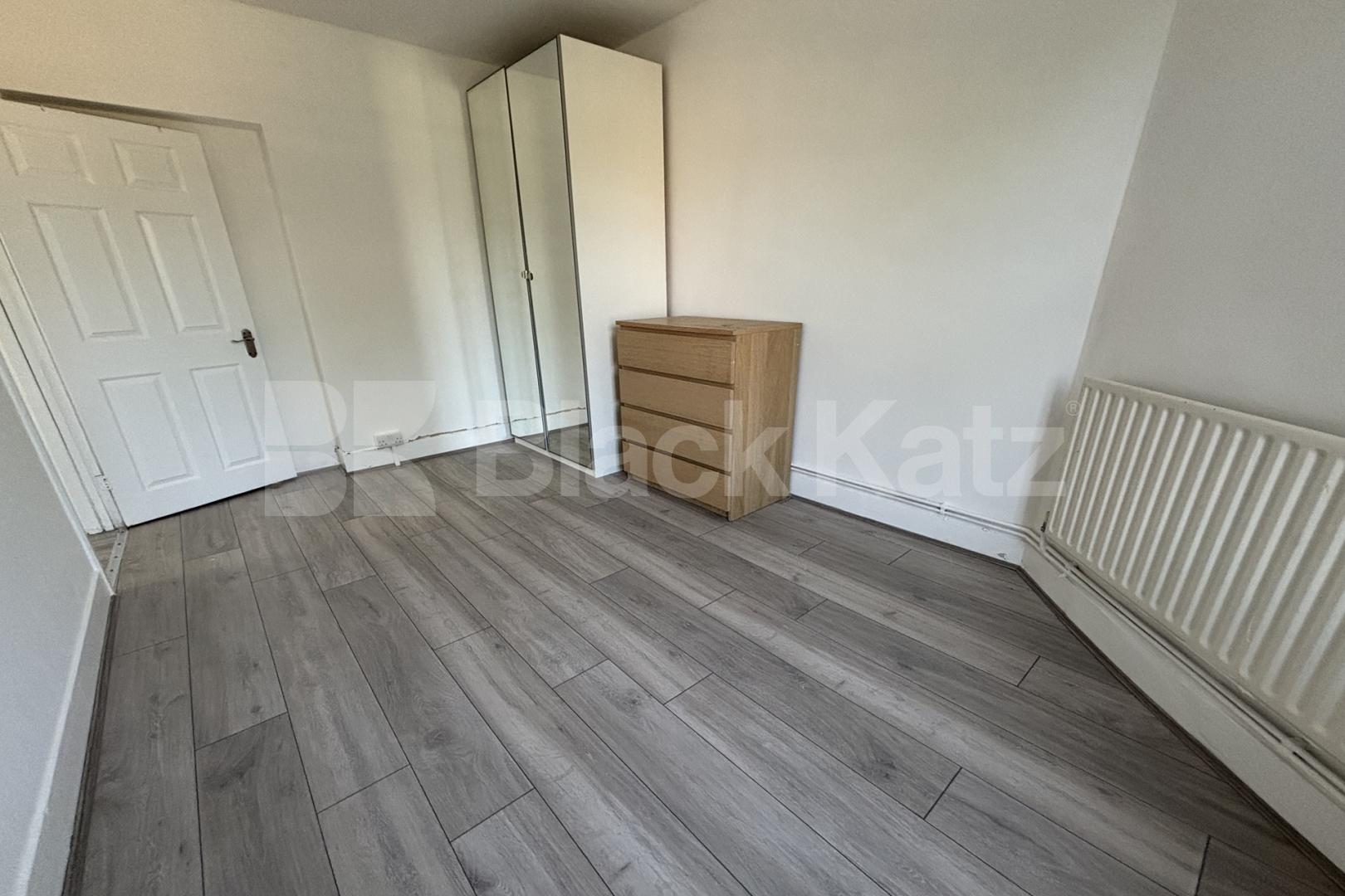 Bright & airy with stunning roof terrace with far reaching views of London Waleran Flats Old Kent Road, Borough/London Bridge