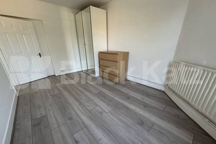 Bright & airy with stunning roof terrace with far reaching views of London Waleran Flats Old Kent Road, Borough/London Bridge