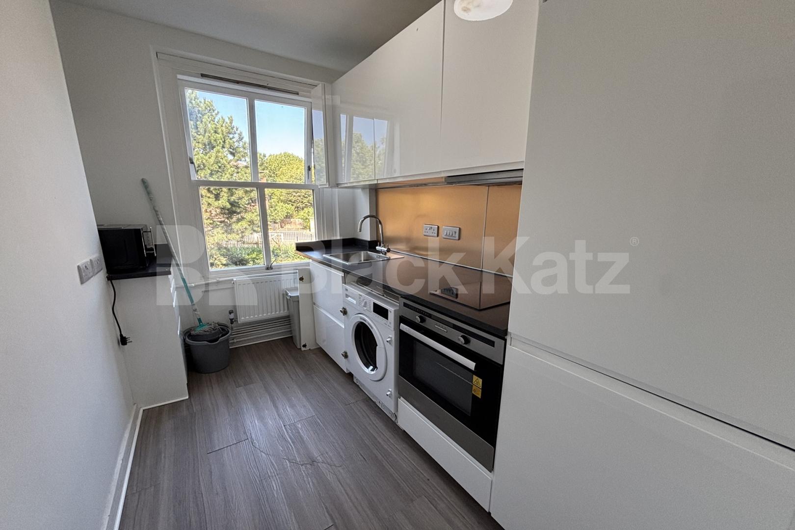 Bright & airy with stunning roof terrace with far reaching views of London Waleran Flats Old Kent Road, Borough/London Bridge
